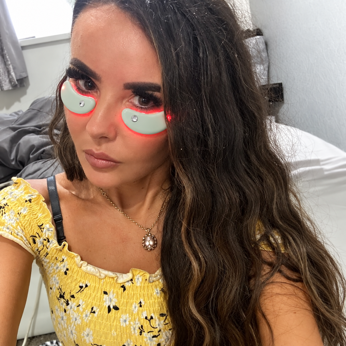 Pro LED Under-Eye Patches - Red Light Therapy & EMS Pulses
